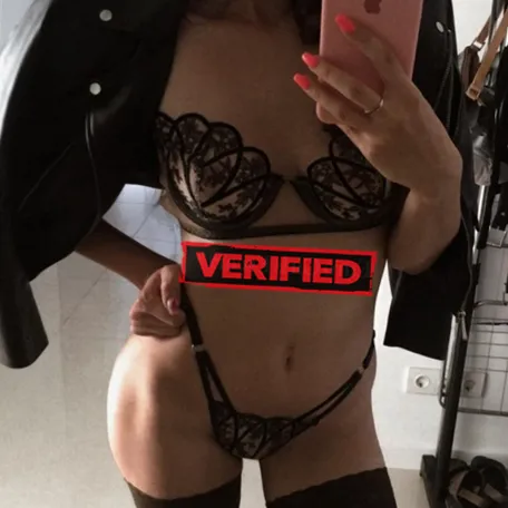 Adrienne fucker Prostitute Al Ahmadi